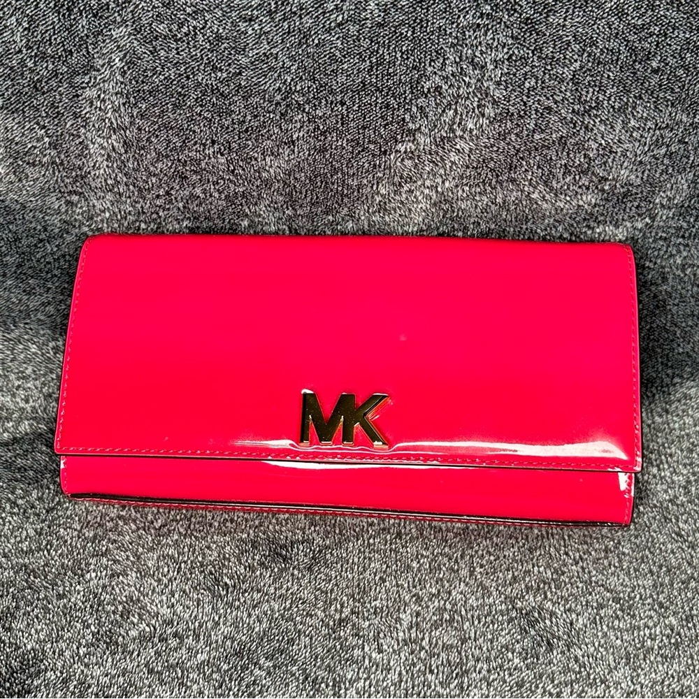 Michael Kors Pink Wallet